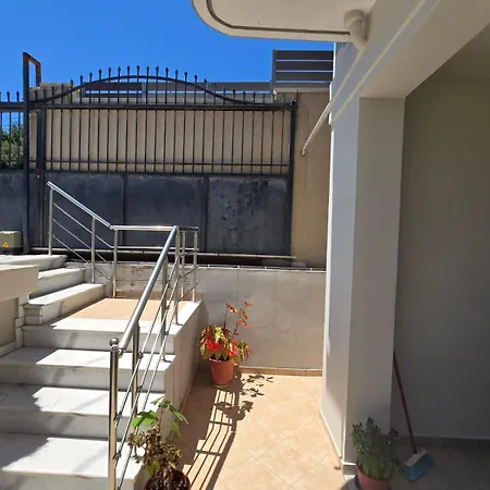 Apartment Malo Himare