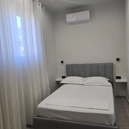 Apartment Malo Himare